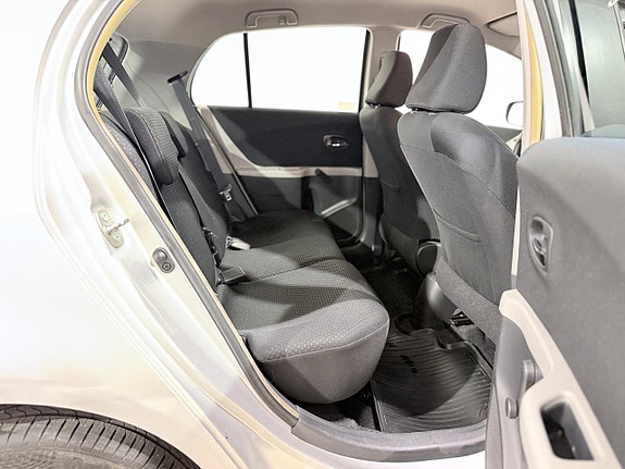 Toyota Yaris 18 of 22