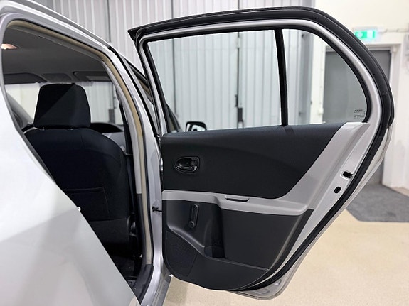 Toyota Yaris 17 of 22