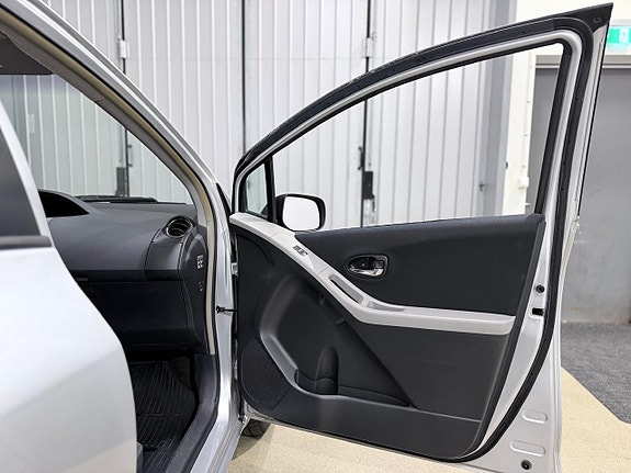 Toyota Yaris 19 of 22