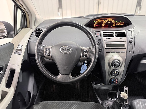 Toyota Yaris 11 of 22