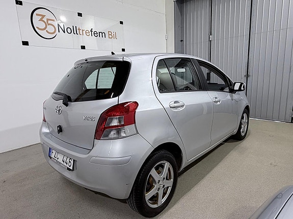 Toyota Yaris 5 of 22
