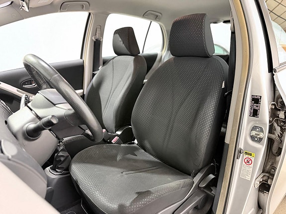 Toyota Yaris 9 of 22