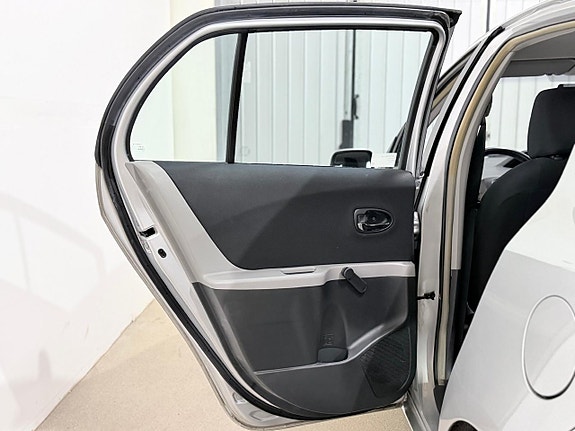 Toyota Yaris 15 of 22