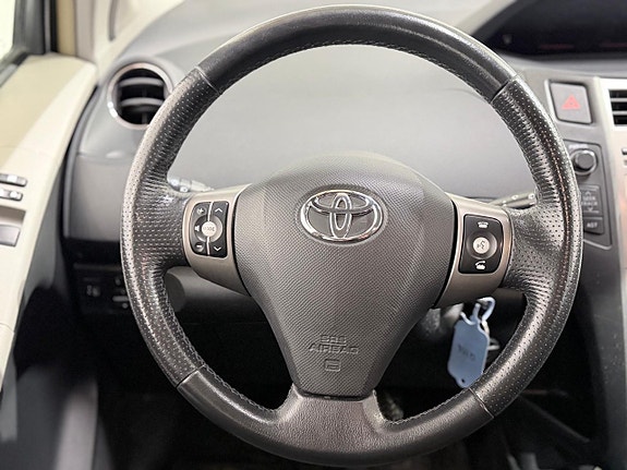 Toyota Yaris 12 of 22