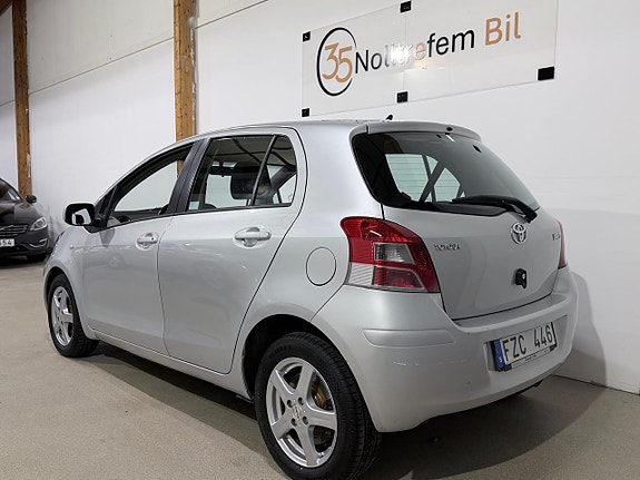 Toyota Yaris 3 of 22