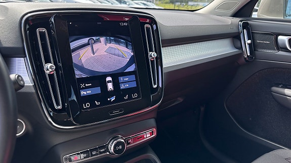Volvo XC40 4 of 5