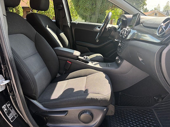 Mercedes-Benz B180 10 of 12
