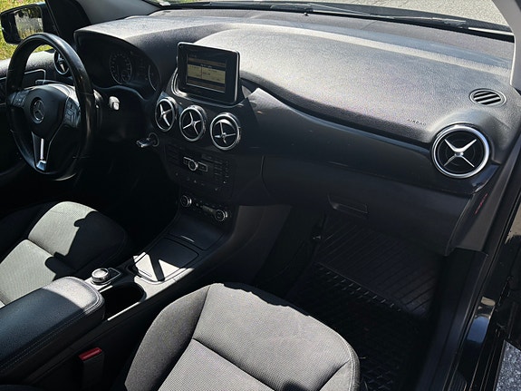 Mercedes-Benz B180 9 of 12