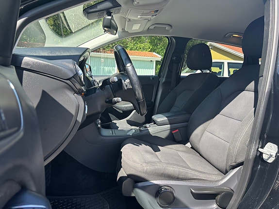 Mercedes-Benz B180 7 of 12