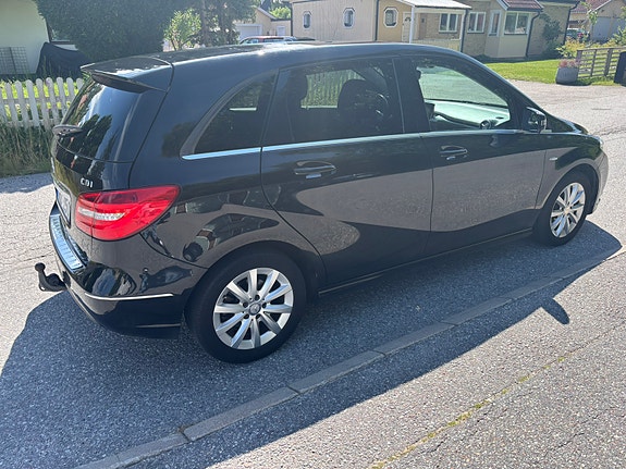 Mercedes-Benz B180 6 of 12