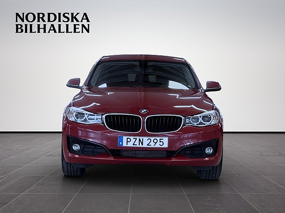 BMW 320d 2 of 5