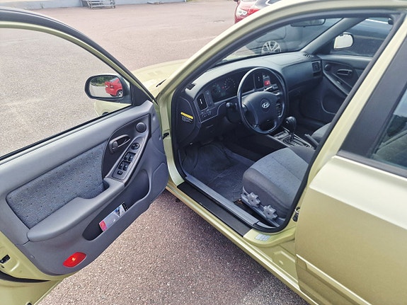 Hyundai Elantra 9 of 21