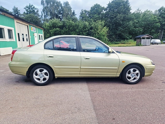 Hyundai Elantra 3 of 21