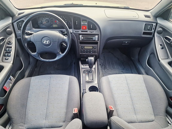 Hyundai Elantra 14 of 21