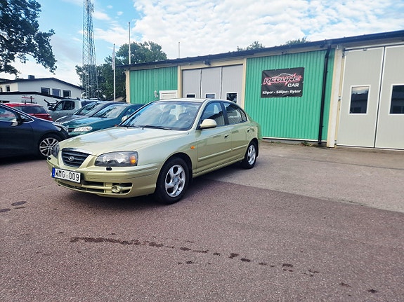 Hyundai Elantra 8 of 21