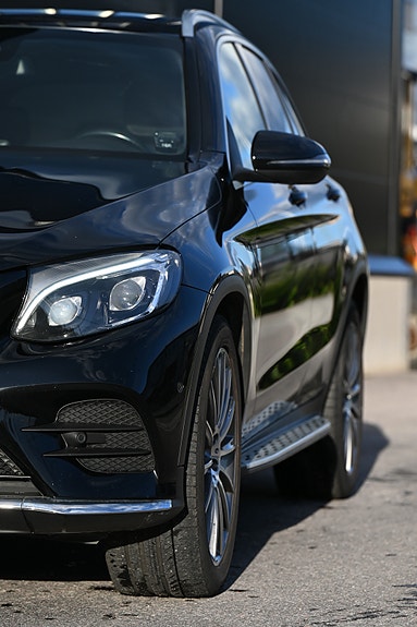 Mercedes-Benz GLC220 d 2 of 5
