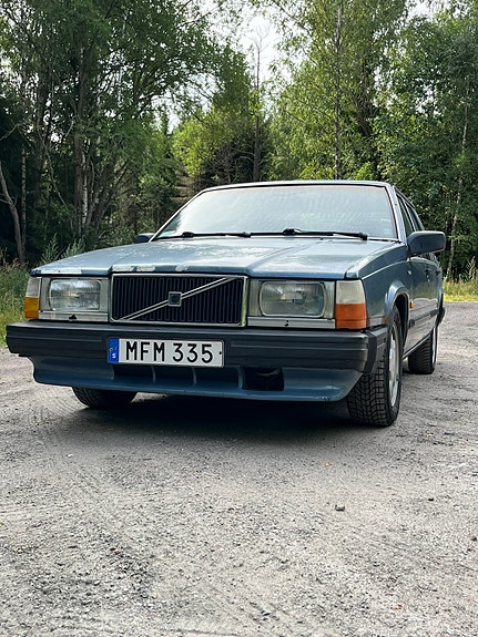 Volvo 740 2 of 5