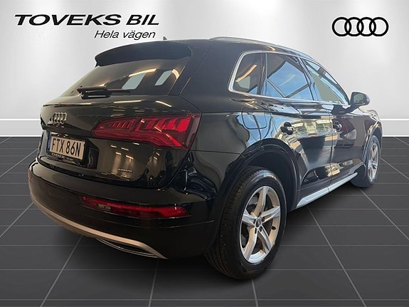 Audi Q5 2 of 11