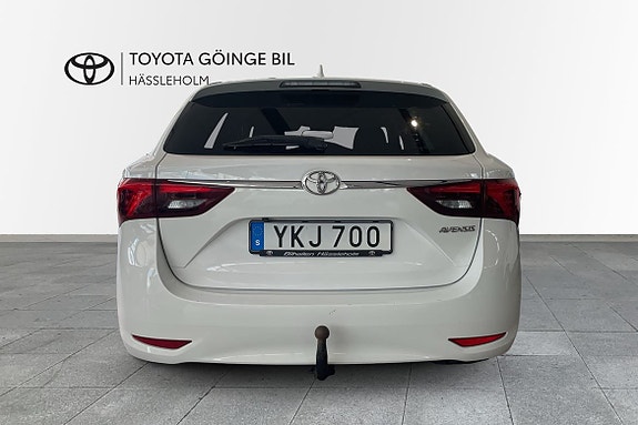 Toyota Avensis 4 of 5