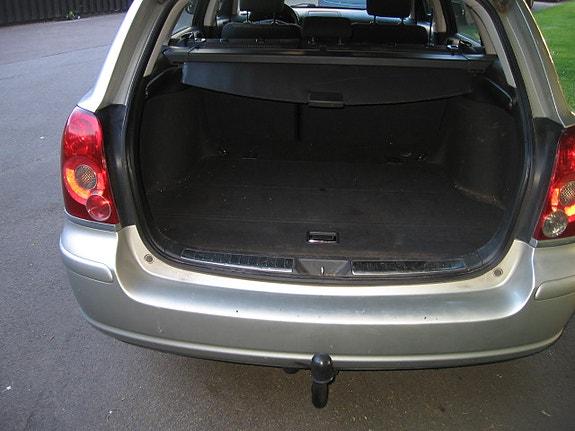 Toyota Avensis 3 of 4