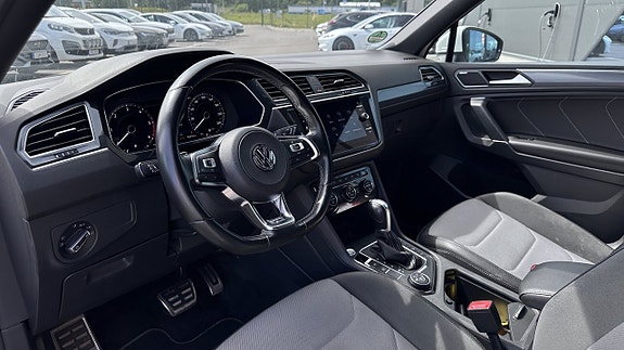 Volkswagen Tiguan Allspace 2 of 5