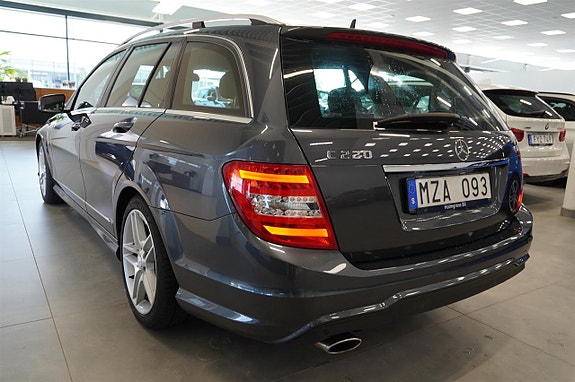 Mercedes-Benz C220 4 of 5