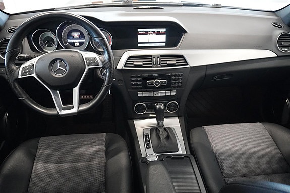 Mercedes-Benz C220 2 of 5