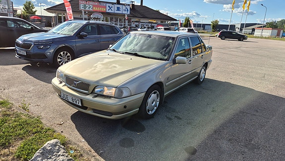 Volvo S70 2 of 7