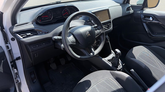 Peugeot 208 4 of 5