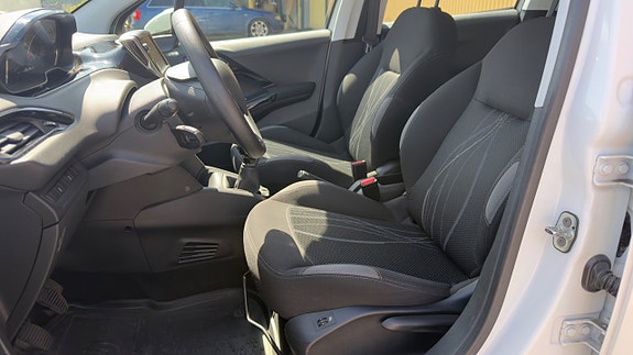 Peugeot 208 5 of 5
