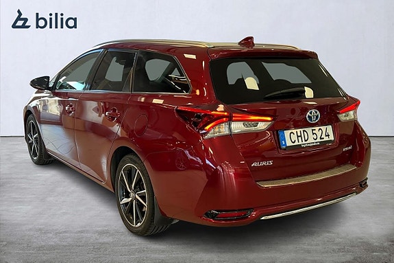 Toyota Auris 2 of 5