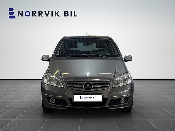 Mercedes-Benz A200 2 of 5