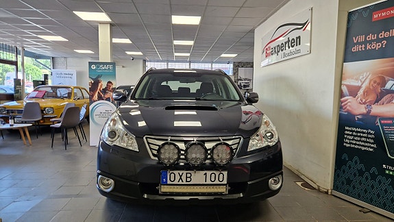 Subaru Outback 2 of 5