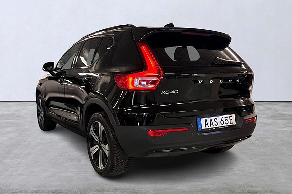 Volvo XC40 4 of 5