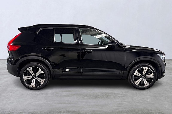 Volvo XC40 3 of 5