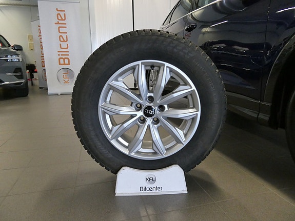 Audi Q3 2 of 5