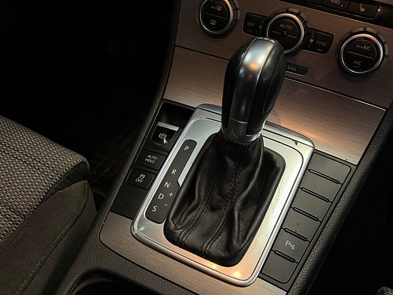 Volkswagen Passat 19 of 30