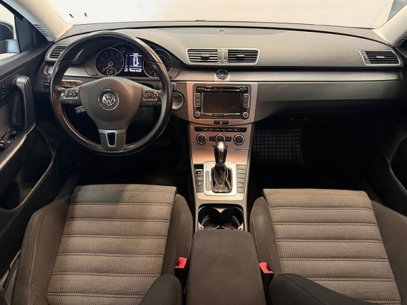 Volkswagen Passat 15 of 30