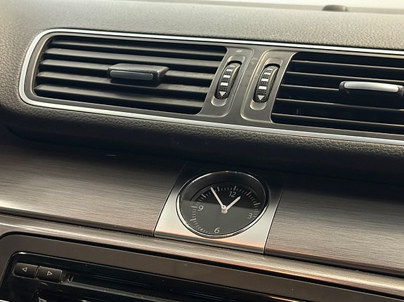 Volkswagen Passat 23 of 30