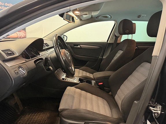 Volkswagen Passat 10 of 30