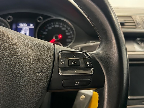 Volkswagen Passat 24 of 30