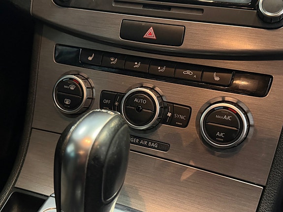 Volkswagen Passat 21 of 30
