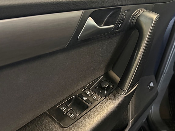 Volkswagen Passat 7 of 30