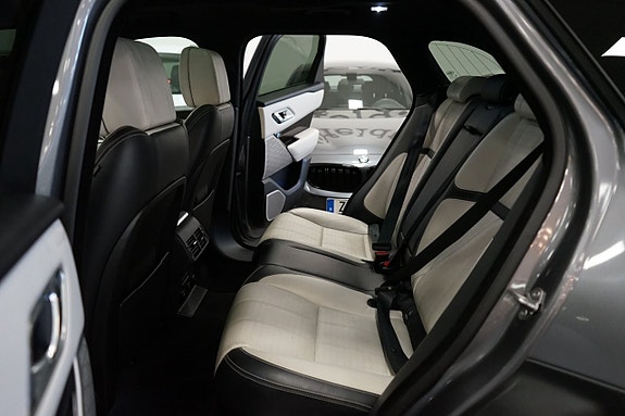 Land Rover Range Rover Velar 15 of 26
