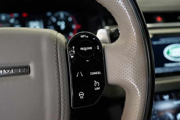 Land Rover Range Rover Velar 17 of 26
