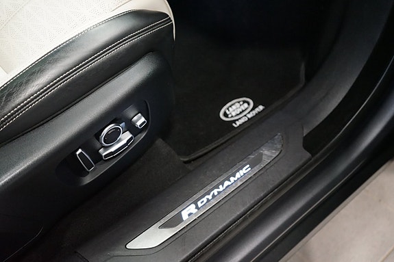 Land Rover Range Rover Velar 22 of 26