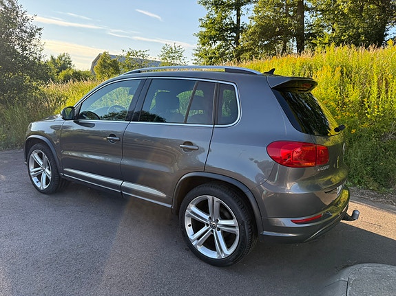 Volkswagen Tiguan 2 of 5