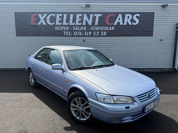 Toyota Camry 2 of 5