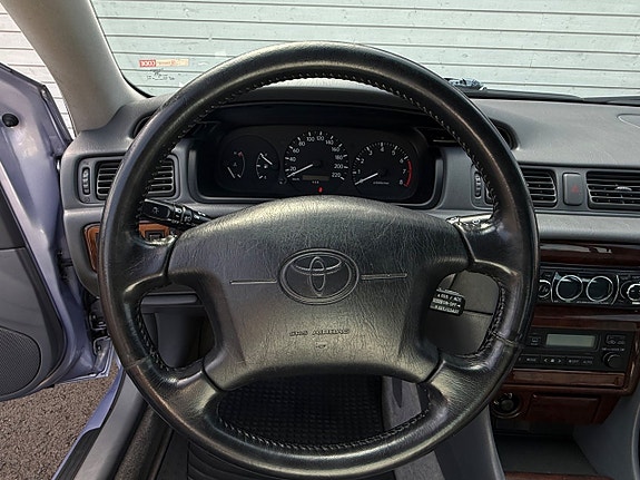 Toyota Camry 9 of 12