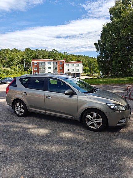 Kia Ceed 2 of 5